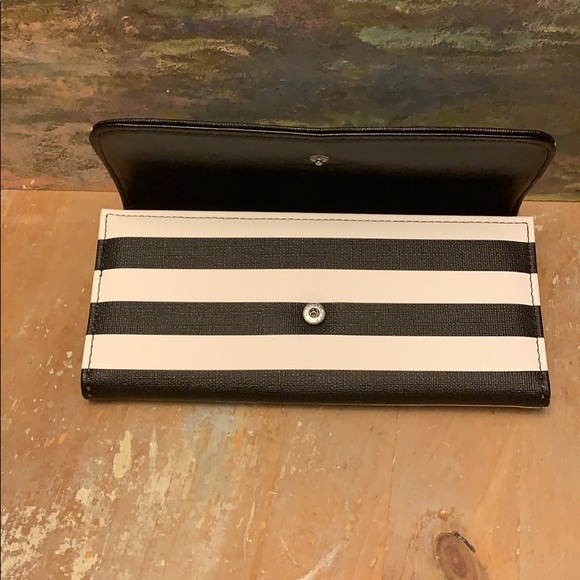 NWOT Kut from the Kloth Wallet - Picture 5 of 8